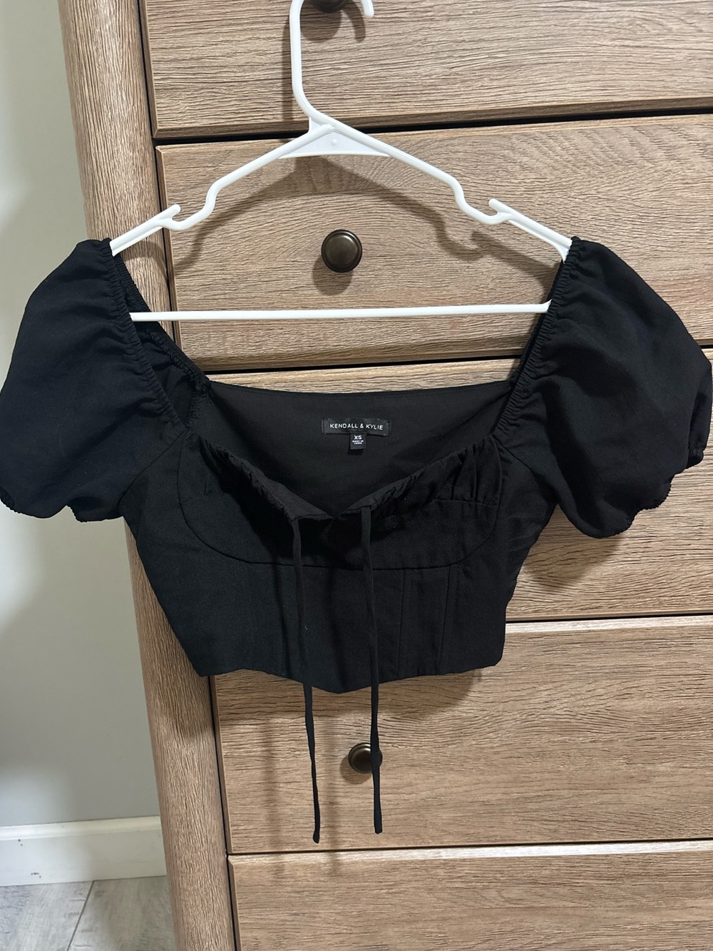 Kendall & Kylie Black Puff-Sleeve Tie-Front Crop Top